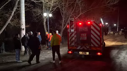 Eskişehir'de Park Halindeki Hafif Ticari Araç Porsuk Çayı'na Sürüklendi