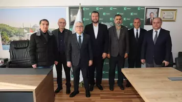 Vali Şimşek, Yeşilay Sivas Şubesi'nde hizmetleri incelerken