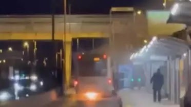 Üsküdar Altunizade Metrobüs Durağında Çıkan Yangın Hızlıca Söndürüldü