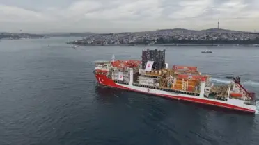Yıldırım Sondaj Gemisi İstanbul Boğazı'ndan Geçti: Türkiye'nin 6. Derin Deniz Platformu Hizmete Girdi