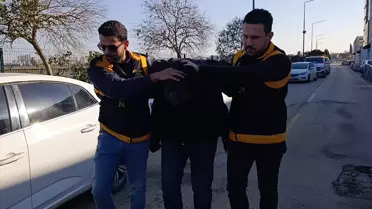 Adana’da Minibüs Camına Kaskla Çarpan Sürücü Pişmanlığını Dile Getirdi