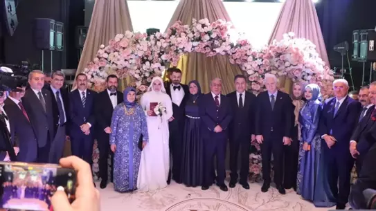 Bilal Teymur ve Betül Kavak’ın Görkemli Düğününde Buluşan Ünlü İsimler
