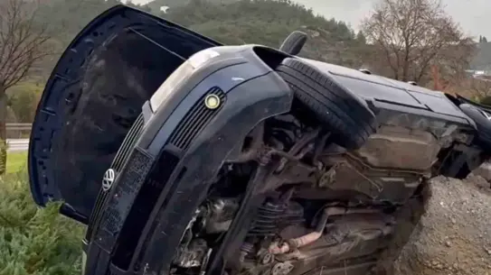 Söke-Kuşadası Çevre Yolu'nda Devrilen Otomobil 2 Yaralıya Sebep Oldu