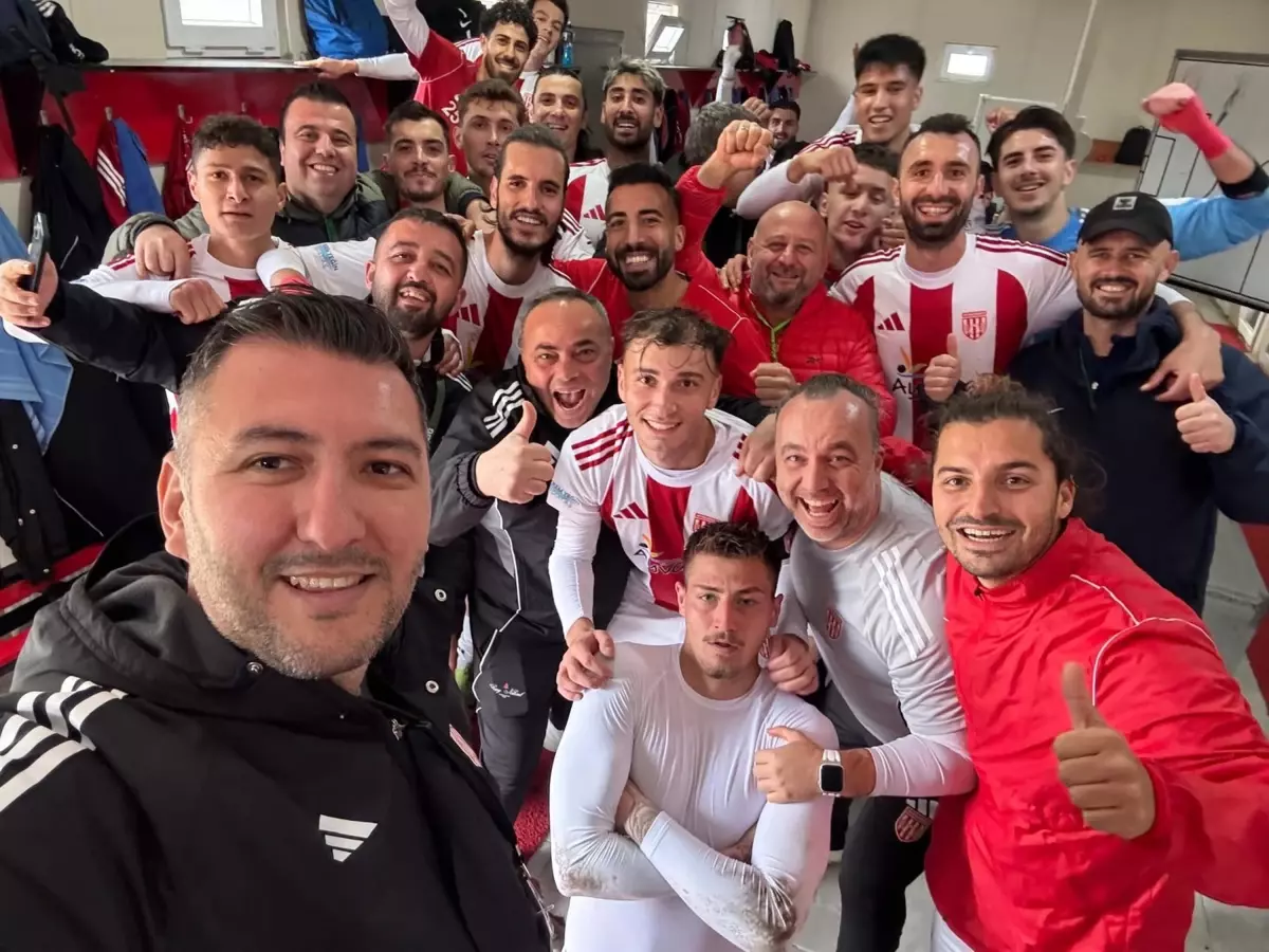 Ayvalıkgücü Belediyespor, Uşakspor'u 2-0 Yenen Maçta 7'de 7 Serisini Tamamladı