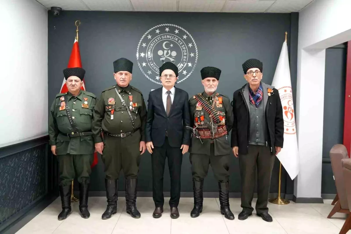 Kuvayi Milliye Derneği, Gençlik ve Spor Müdürü Arslantürk'ü Ziyaret Etti