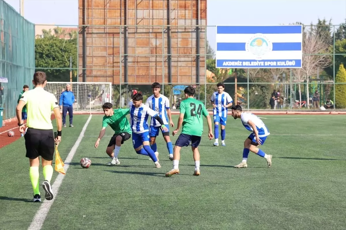 Akdeniz Belediyespor, Binevler Spor'u 4-1 Yenerek Liderliğini Güçlendirdi