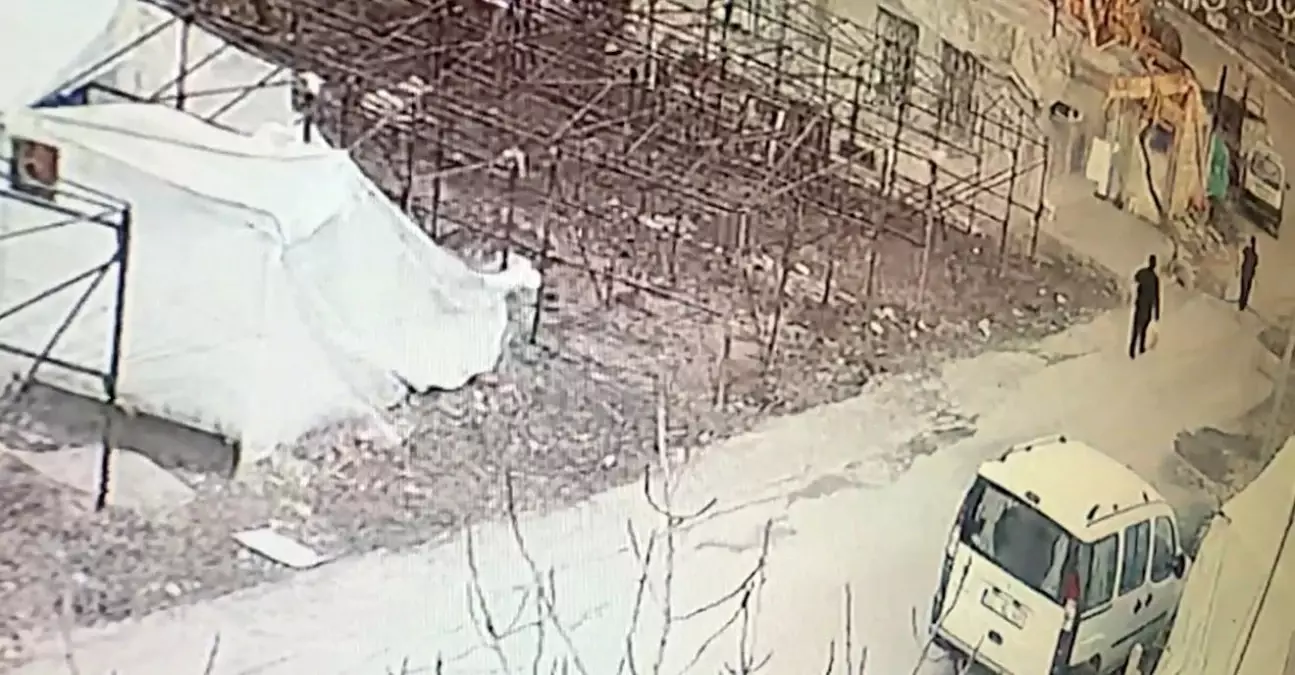 Adıyaman’da İki Kadının Ayakkabı Hırsızlığı Güvenlik Kameralarına Yansıdı