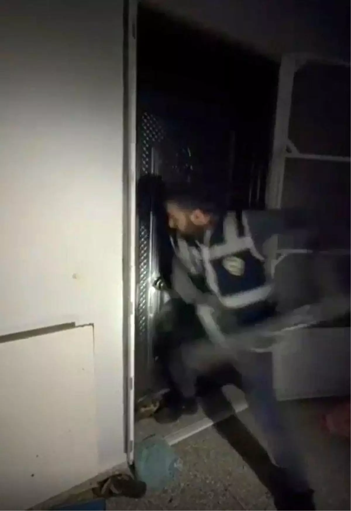 Gaziantep'te bodrumdan ele geçirilen ruhsatsız silahlar