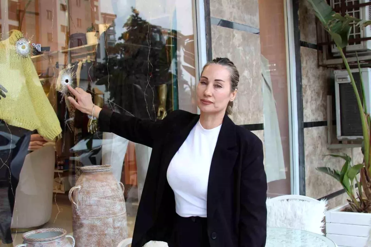 Adana’da Silahlı Saldırı: Kadın Giyim Mağazası Kapanmak Zorunda Kaldı