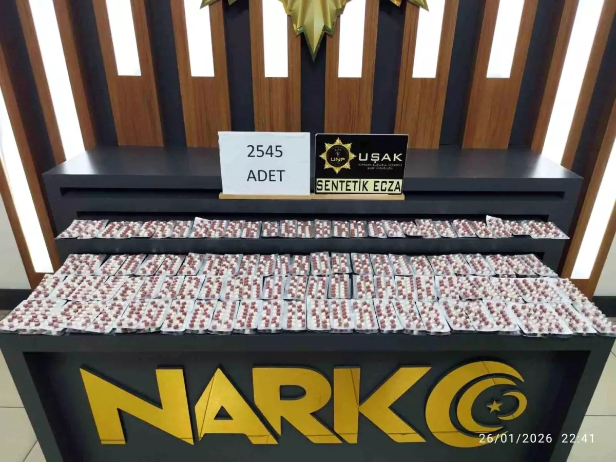 Uşak’ta uyuşturucu operasyonu sırasında tutuklanan şüpheliler