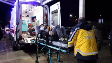 Adana'da İşçi Taşıyan Minibüs Devrildi: 13 Kişi Yaralandı