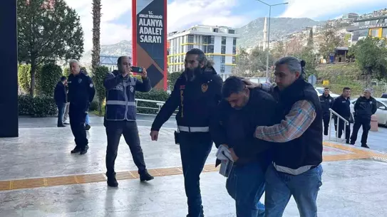 Alanya’da Alacak Meselesi Bıçaklı Kavgaya Dönüştü: 7 Yaralı ve 3 Tutuklama