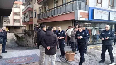 Olay yerinde polis araçları ve ambulans