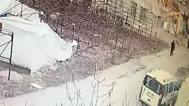 Kamera kaydında ayakkabı çalan kadınlar