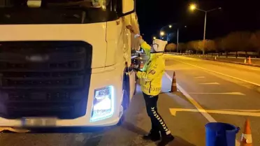 Burdur’da Yük Taşıyan Araçlara Sıkı Denetim: 5 Ceza, 2 Araç Trafikten Men