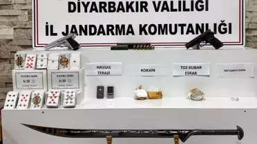 Ele geçirilen esrar ve operasyon anı