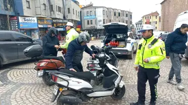 Edirne'de Motosiklet Sürücülerine Sıkı Denetim: Kask ve Evrak Kontrolleri Artıyor