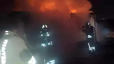 Antakya’da Derince Mahallesi’nde Çıkan Yangın Konteyneri Yok Etti