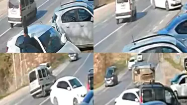 Kaza yerinde devrilmiş hafif ticari araç