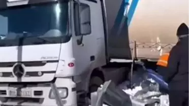 Şavşat Karayolu’nda Buzlu Hava Trafik Akışını Felç Etti