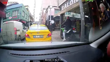 Eskişehir’de Motosikletli Sürücü Kaldırımı İhlal Ederek Tehlikeli Yolculuk Yaptı