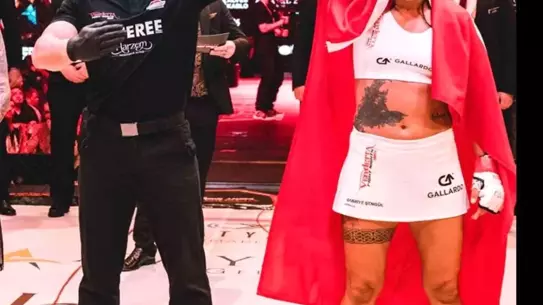 Sabriye Şengül, Ankara’da Dünya Kick Boks Şampiyonası’nda Altın Madalya Kazandı