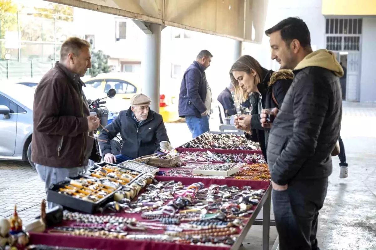 Mersin Antika Pazarı: Geçmişin İzleriyle Dolu Bir Cumartesi Buluşması
