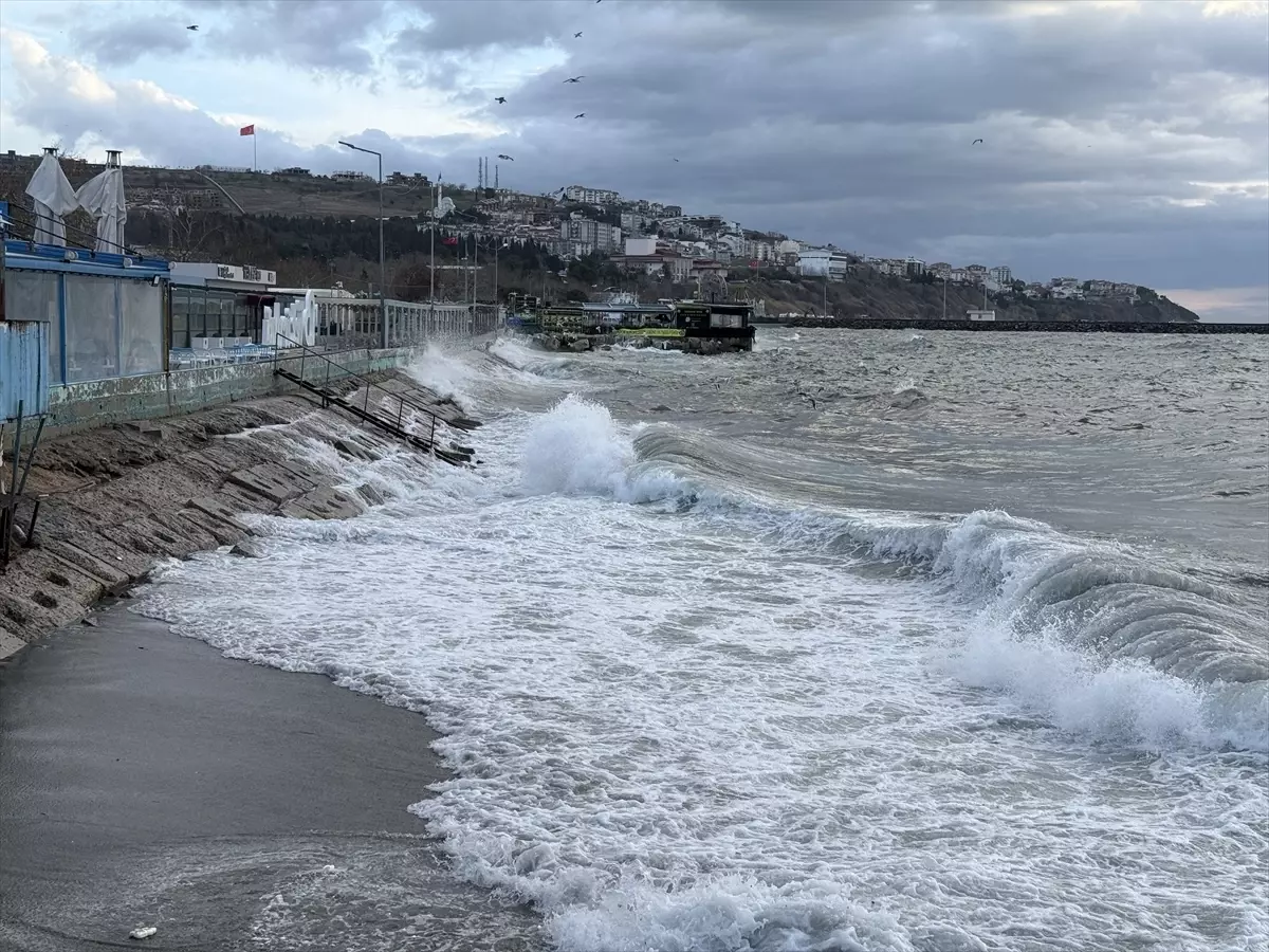 Tekirdağ’da Lodos Şiddeti Deniz Trafiğini Yavaşlattı