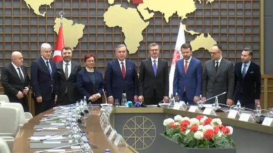 Kredi Garanti Fonu ve Basın İlan Kurumu temsilcileri protokol imzalarken