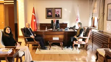 Gümrük Müdürü Süzer ve Vali Çalgan görüşme sırasında