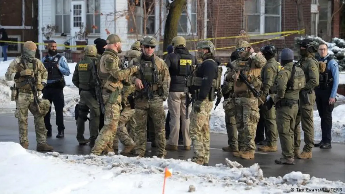 İtalya'da protesto eden kalabalık