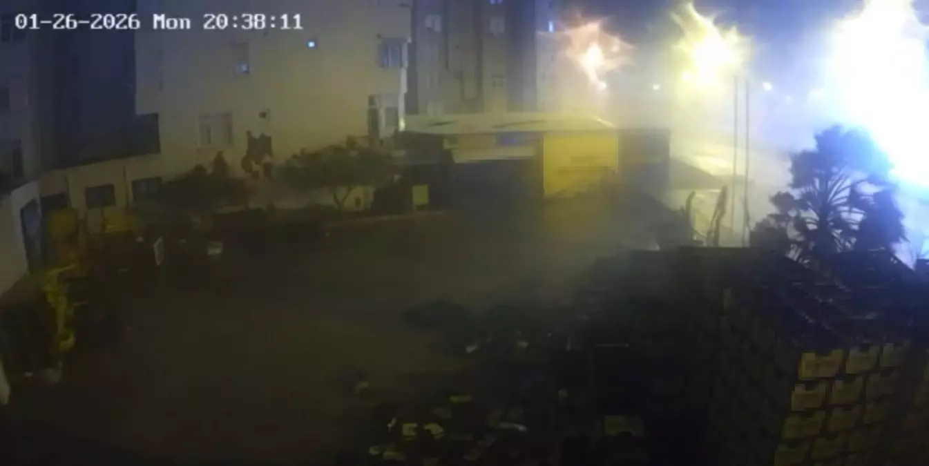 Finike'de Şiddetli Hortum: Seralar ve Altyapı Ağır Hasar Aldı