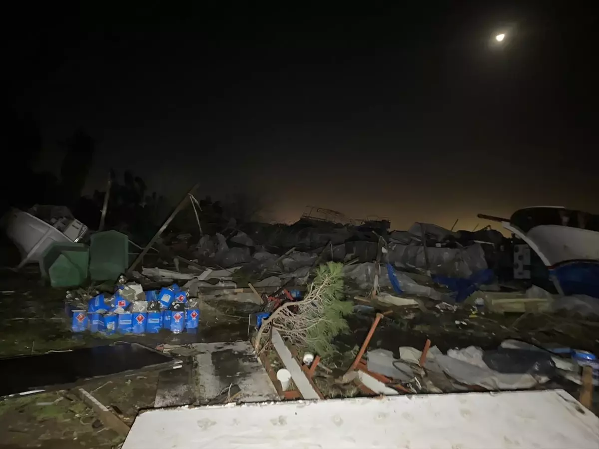 Antalya Aksu’da hortum sonrası hasar gören tekneler