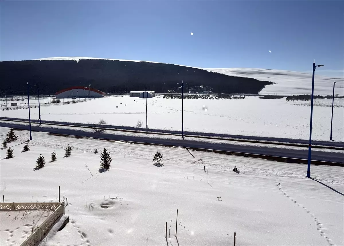 Doğu Anadolu’da Dondurucu Soğuk: Erzurum ve Çevresi Araçları Kilitledi