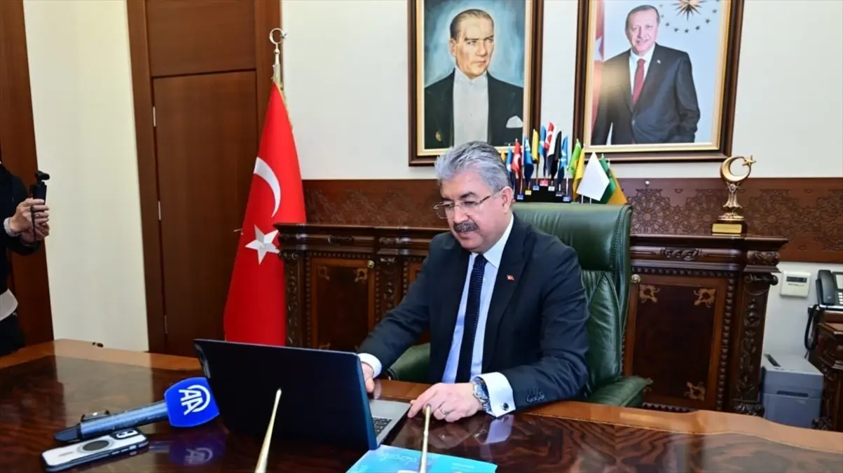 Eskişehir Valisi Yılmaz, AA’nın ‘Yılın Kareleri’ Fotoğraf Yarışmasında Oy Kullanıyor