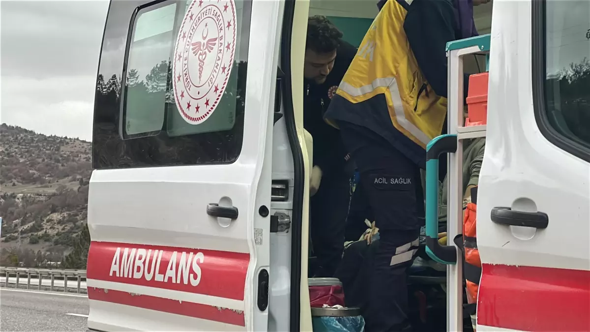 Kütahya'da su kanalına düşen hafif ticari araç