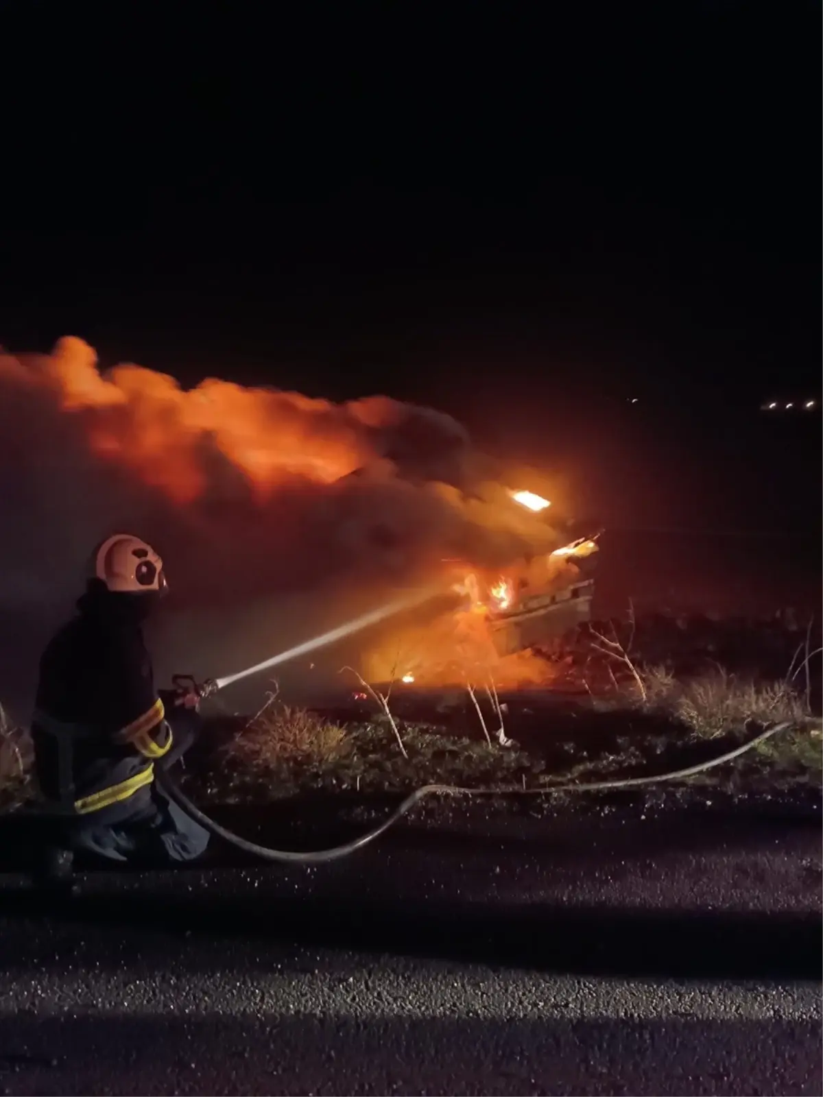 Nusaybin'de Tır Kazası: Devrilen Araçta Çıkan Yangın Kontrol Altına Alındı