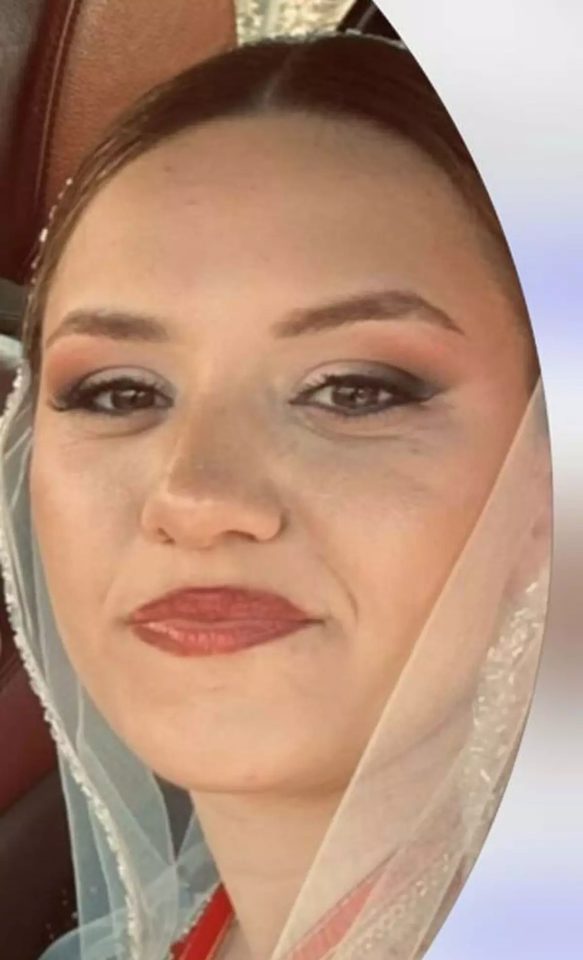 Buldan’da Servis Midibüsü Devrildi: 23 Yaşındaki Hemşire Hayatını Kaybetti