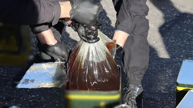 Deniz güvenlik ekipleri operasyonu denetliyor