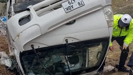 Karabük'te 30 Metre Yüksekten Düşen Kamyonet Kazası: 2 Yaralı