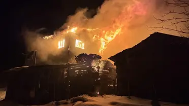 Yangın sonrası yıkılmış ev