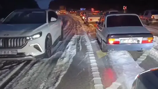 Demre'de Şiddetli Dolu Yağışı Trafiği Felç Ettirdi