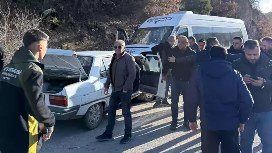 Beyşehir’de Minibüs ve Otomobil Çarpışması: 1 Kişi Hayatını Kaybetti, 1 Yaralı