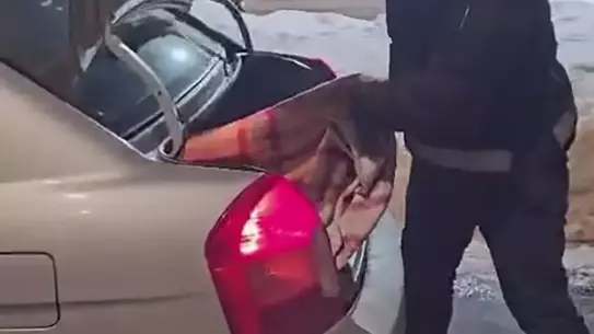 Kaçak göçmenlerin yakalandığı araç