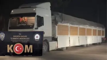 Sakarya'da durdurulan tırda bulunan makaronlar