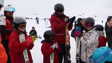 Kayseri'de Şehit Çocuklarına Erciyes'te Kayak Eğitimi, Emniyet Müdürü de Destek Verdi