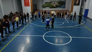 Siirt’te Eğitimcilerden Oluşan Halk Dansları Topluluğu Sahneye Hazırlanıyor