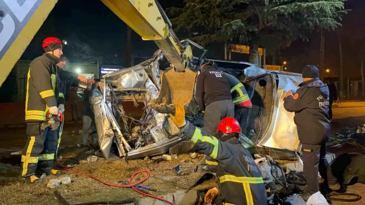 Kastamonu Taşköprü'de Araç Ağaca Çarptı, Sürücü Şehit Oldu