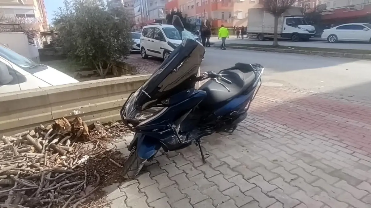Manavgat'ta Motosiklet ve Otomobil Çarpışması: Sürücü Yaralı