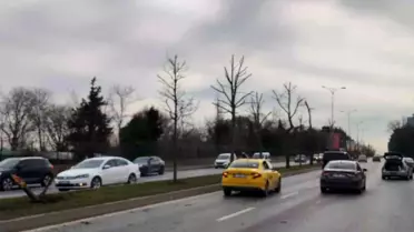 Sarıyer'de Refüjü Aşan Araç Trafik Kontrolünden Kaçtı, Çarpışma Oluştu